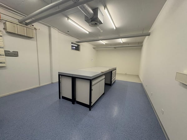 Frisch ans Werk in Reinach – ausgebaute 1020 m² Laborfläche im Sternenhof 9