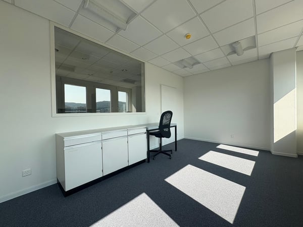 Frisch ans Werk in Reinach – ausgebaute 1020 m² Laborfläche im Sternenhof 8