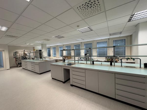 Frisch ans Werk in Reinach – ausgebaute 1020 m² Laborfläche im Sternenhof 3