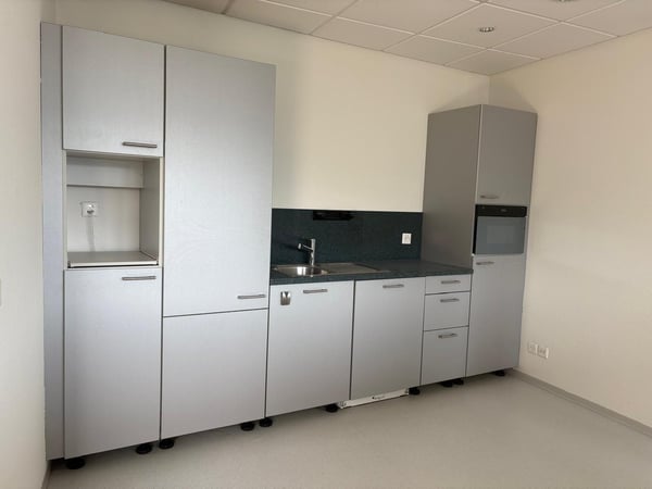 Frisch ans Werk in Reinach – ausgebaute 1020 m² Laborfläche im Sternenhof 11