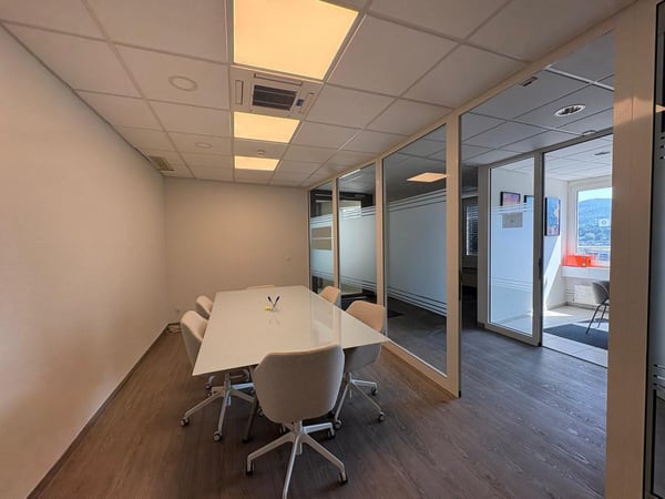 Frisch ans Werk in Reinach – ausgebaute 1020 m² Laborfläche im Sternenhof 5