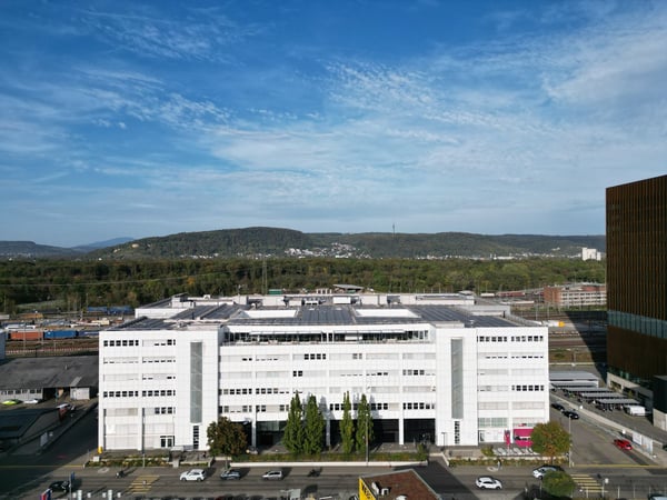 2’150 m² Erdgeschoss Lager- und Logistikfläche mit 8 m Raumhöhe im «Powerhouse» Muttenz 1