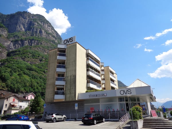 Spazioso appartamento di 4 locali a Biasca con vista sulle montagne 1