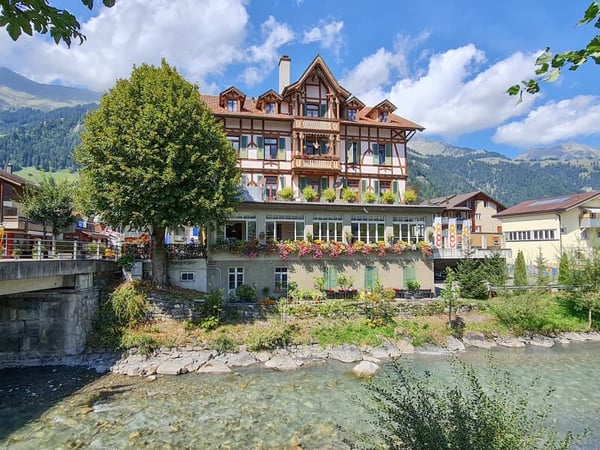 Wohn- und Geschäftshaus 3