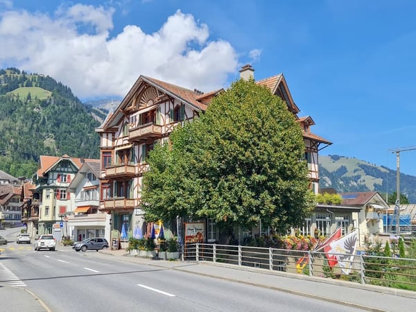 Wohn- und Geschäftshaus 2