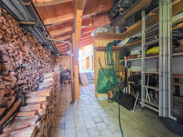 WOHNHAUS MIT ZWEI EINHEITEN 34