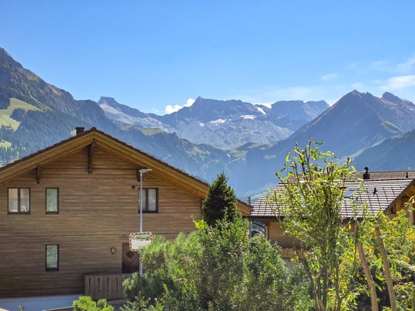 WOHNHAUS MIT ZWEI EINHEITEN 18