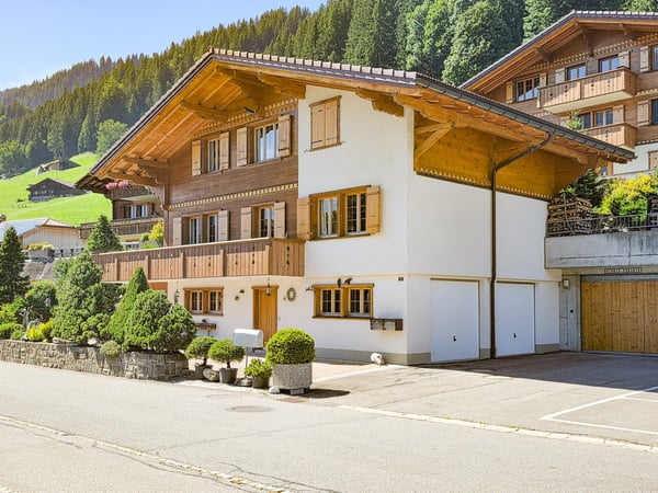 WOHNHAUS MIT ZWEI EINHEITEN 35