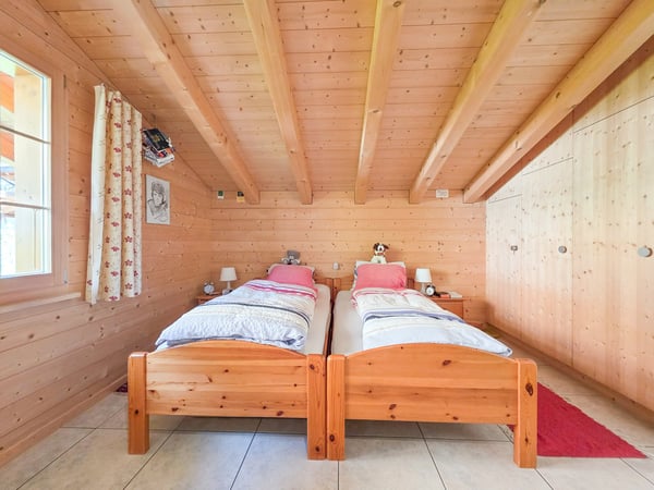 WOHNHAUS MIT ZWEI EINHEITEN 22