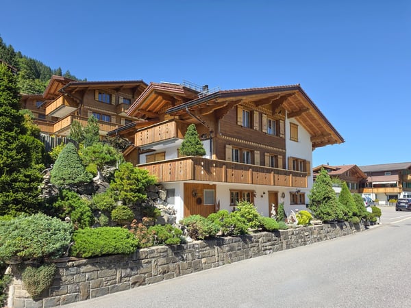 WOHNHAUS MIT ZWEI EINHEITEN 36