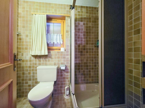 Chalet mit Einliegerwohnung 33