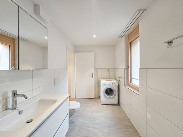 Moderne 1.5-Zimmer-Wohnung mit Balkon und schöner Aussicht in Kandergrund 13