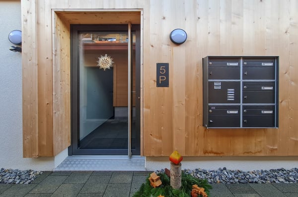 Moderne 1.5-Zimmer-Wohnung mit Balkon und schöner Aussicht in Kandergrund 2