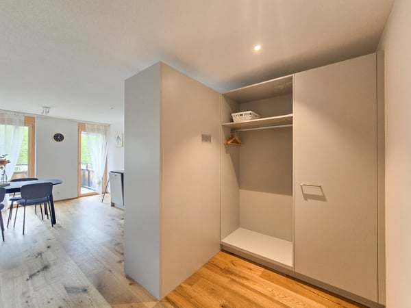Moderne 1.5-Zimmer-Wohnung mit Balkon und schöner Aussicht in Kandergrund 5