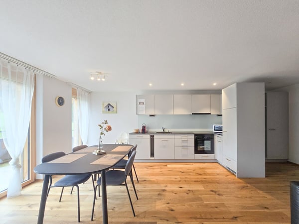 Moderne 1.5-Zimmer-Wohnung mit Balkon und schöner Aussicht in Kandergrund 8