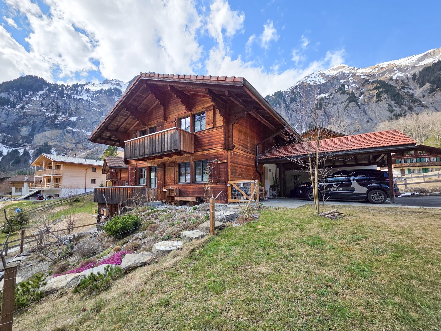 wooden chalet, 2 story, balcony, garage, mountain view
