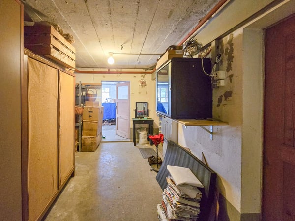 12 Zimmer Wohnhaus 42