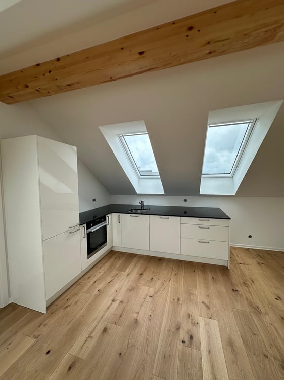 Erstbezug nach komplettem Dachausbau  exklusive Dachgeschosswohnung mit Cabriofenster in zentraler Lage 2
