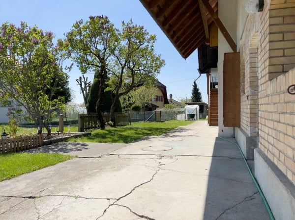 Geschichträchtiges Bauernhaus mit vier Wohnungen und schönem Umschwung 7