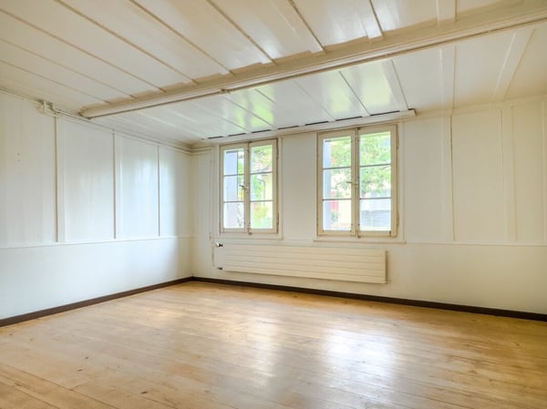 Geschichträchtiges Bauernhaus mit vier Wohnungen und schönem Umschwung 18