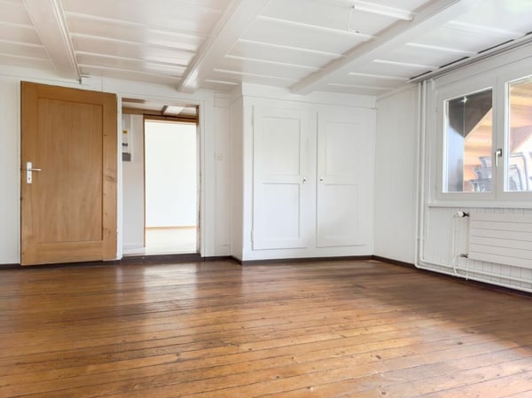 Geschichträchtiges Bauernhaus mit vier Wohnungen und schönem Umschwung 17