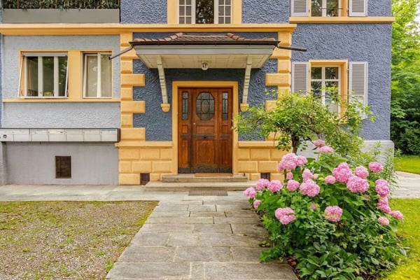 Grandiose 2.5-Zimmer-Altbauwohnung mit fürstlichen 250 m² Wohnfläche an perfekter Wohnlage 1