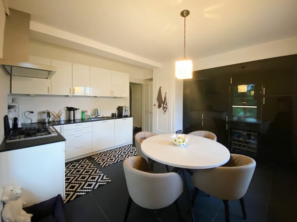 Grandiose 2.5-Zimmer-Altbauwohnung mit fürstlichen 250 m² Wohnfläche an perfekter Wohnlage 8