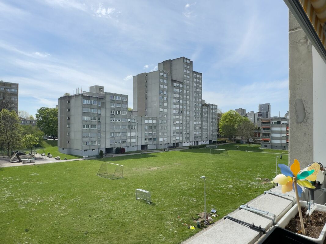 Gemütliche 3-Zimmer-Eigentumswohnung mit Balkon, Keller und Einstellhallenplatz