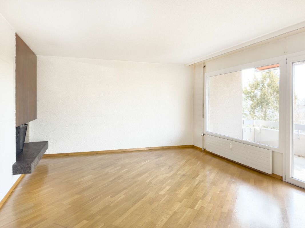 Sonnige 3.5-Zimmer-Eigentumswohnung 80 m² mit Balkon, 19 m² Bastelraum/Studio und Einstellhallenplatz