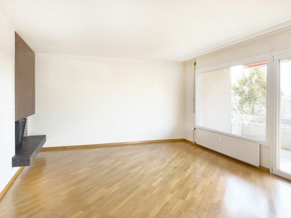 Sonnige 3.5-Zimmer-Eigentumswohnung 80 m² mit Balkon, 19 m² Bastelraum/Studio und Einstellhallenplatz 8