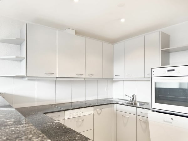 Sonnige 3.5-Zimmer-Eigentumswohnung 80 m² mit Balkon, 19 m² Bastelraum/Studio und Einstellhallenplatz 11