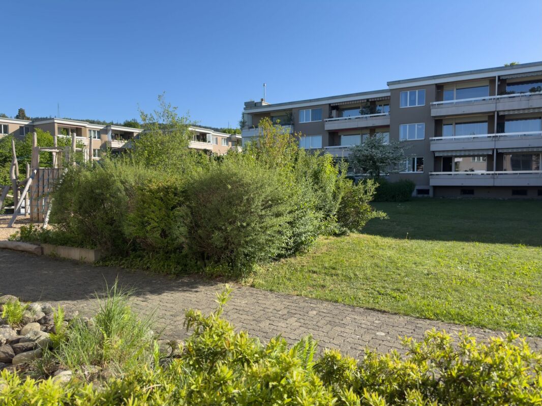 Sonnige 3.5-Zimmer-Eigentumswohnung 80 m² mit Balkon, 19 m² Bastelraum/Studio und Einstellhallenplatz