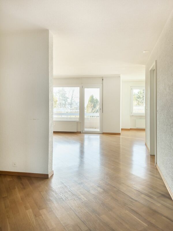 Sonnige 3.5-Zimmer-Eigentumswohnung 80 m² mit Balkon, 19 m² Bastelraum/Studio und Einstellhallenplatz