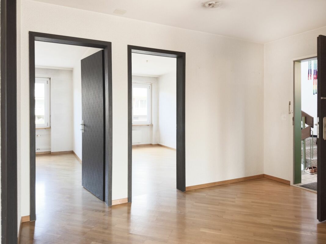 Sonnige 3.5-Zimmer-Eigentumswohnung 80 m² mit Balkon, 19 m² Bastelraum/Studio und Einstellhallenplatz