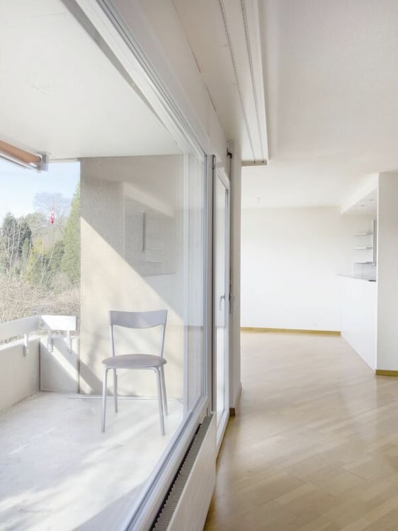Sonnige 3.5-Zimmer-Eigentumswohnung 80 m² mit Balkon, 19 m² Bastelraum/Studio und Einstellhallenplatz 13