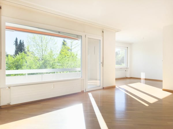 Sonnige 3.5-Zimmer-Eigentumswohnung 80 m² mit Balkon, 19 m² Bastelraum/Studio und Einstellhallenplatz 1