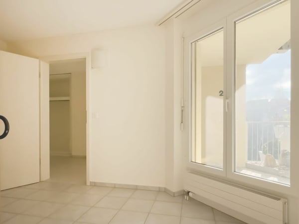 Grosszügiges und bequemes Wohnen auf einer Ebene an sonniger und unverbaubarer Aussichtslage 12