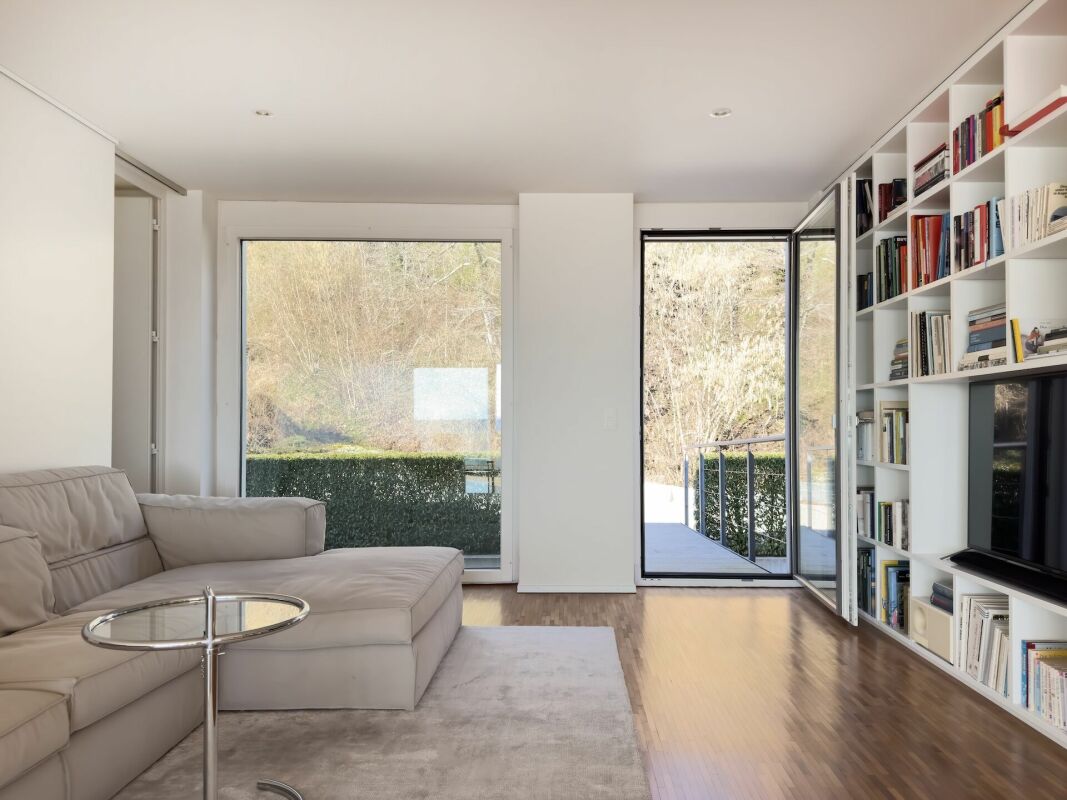 Erstklassige 4.5-Zimmer-Attikawohnung mit 2-Zimmer-Einliegerwohnung und Doppelgarage an spektakulärer Aussichtslage