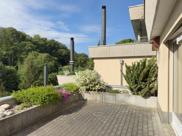 Grosszügiges und bequemes Wohnen auf einer Ebene an sonniger und unverbaubarer Aussichtslage in Utzigen 15