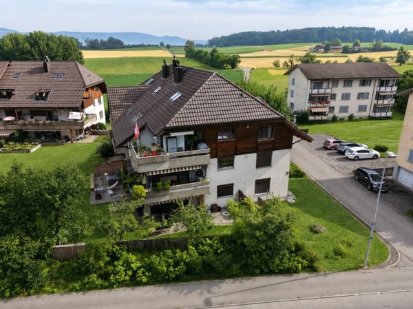 5.5-Zimmer-Galeriewohnung mit sonnigem Balkon und schöner Aussicht
