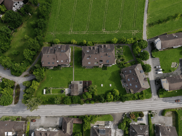 8.5-Zimmer-Galeriewohnung mit sonnigem Balkon und schöner Aussicht 2
