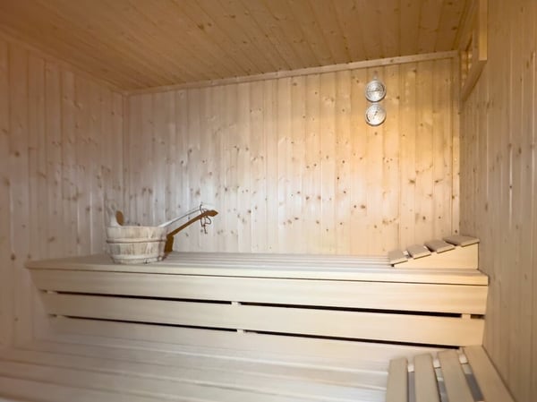 Freistehendes 7-Zimmer-Einfamilienhaus mit luxuriösem Wintergarten, schönem Umschwung und Aussenschwimmbad 33