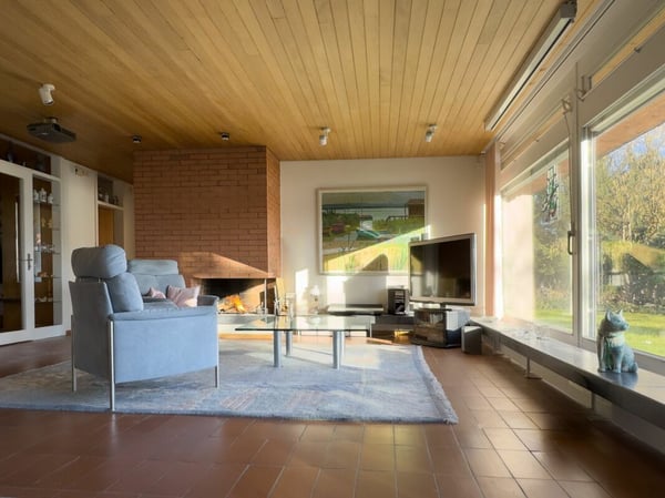 Freistehendes 7-Zimmer-Einfamilienhaus mit luxuriösem Wintergarten, schönem Umschwung und Aussenschwimmbad 9