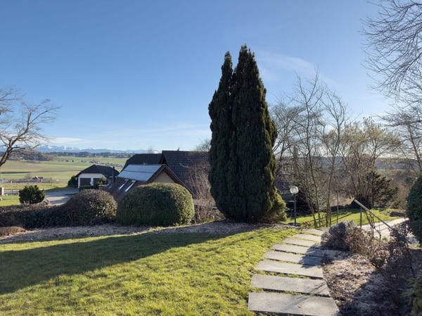 Freistehendes 7-Zimmer-Einfamilienhaus mit luxuriösem Wintergarten, schönem Umschwung und Aussenschwimmbad 26