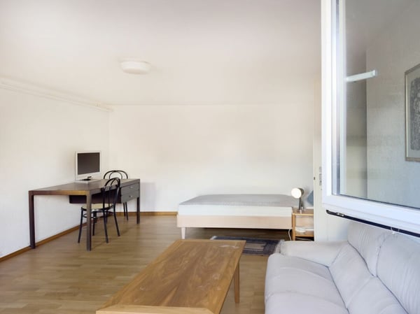 Freistehendes 7-Zimmer-Einfamilienhaus mit luxuriösem Wintergarten, schönem Umschwung und Aussenschwimmbad 28