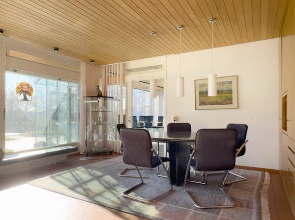 Freistehendes 7-Zimmer-Einfamilienhaus mit luxuriösem Wintergarten, schönem Umschwung und Aussenschwimmbad 11