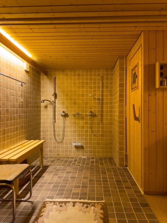Freistehendes 7-Zimmer-Einfamilienhaus mit luxuriösem Wintergarten, schönem Umschwung und Aussenschwimmbad 32