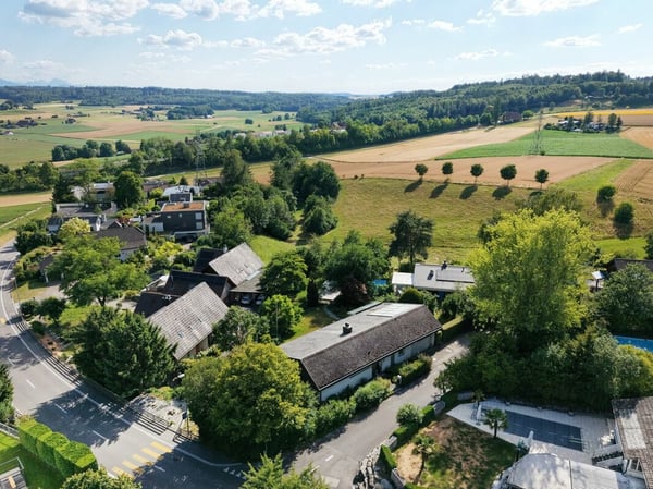 Freistehendes 7-Zimmer-Einfamilienhaus mit luxuriösem Wintergarten, schönem Umschwung und Aussenschwimmbad 38