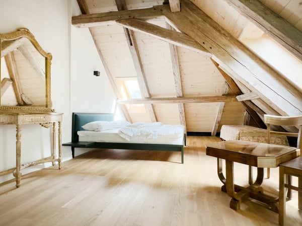 Modern ausgebaute 2.5-Zimmer-Duplexwohnung mit einzigartiger Wohnqualität, gemütlicher Loggia, Einstellhallenplatz und vielfältigen Annehmlichkeiten im Schlosspark 32