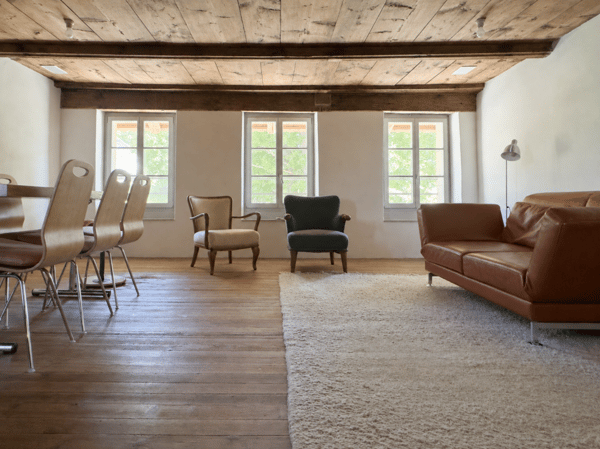 Modern ausgebaute 2.5-Zimmer-Duplexwohnung mit einzigartiger Wohnqualität, gemütlicher Loggia, Einstellhallenplatz und vielfältigen Annehmlichkeiten im Schlosspark 12